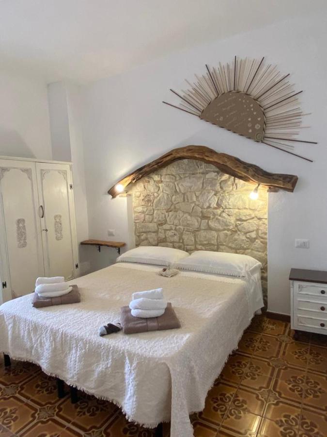 Steddueoro Bed & Breakfast Baunei Bilik gambar