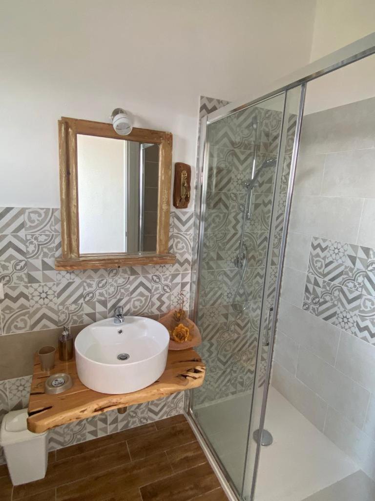 Steddueoro Bed & Breakfast Baunei Bilik gambar